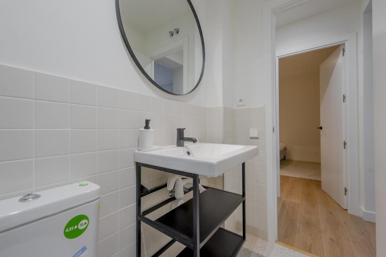 Modern Apt & Cool Interior Design En El Retiro Apartamento Madrid Exterior foto