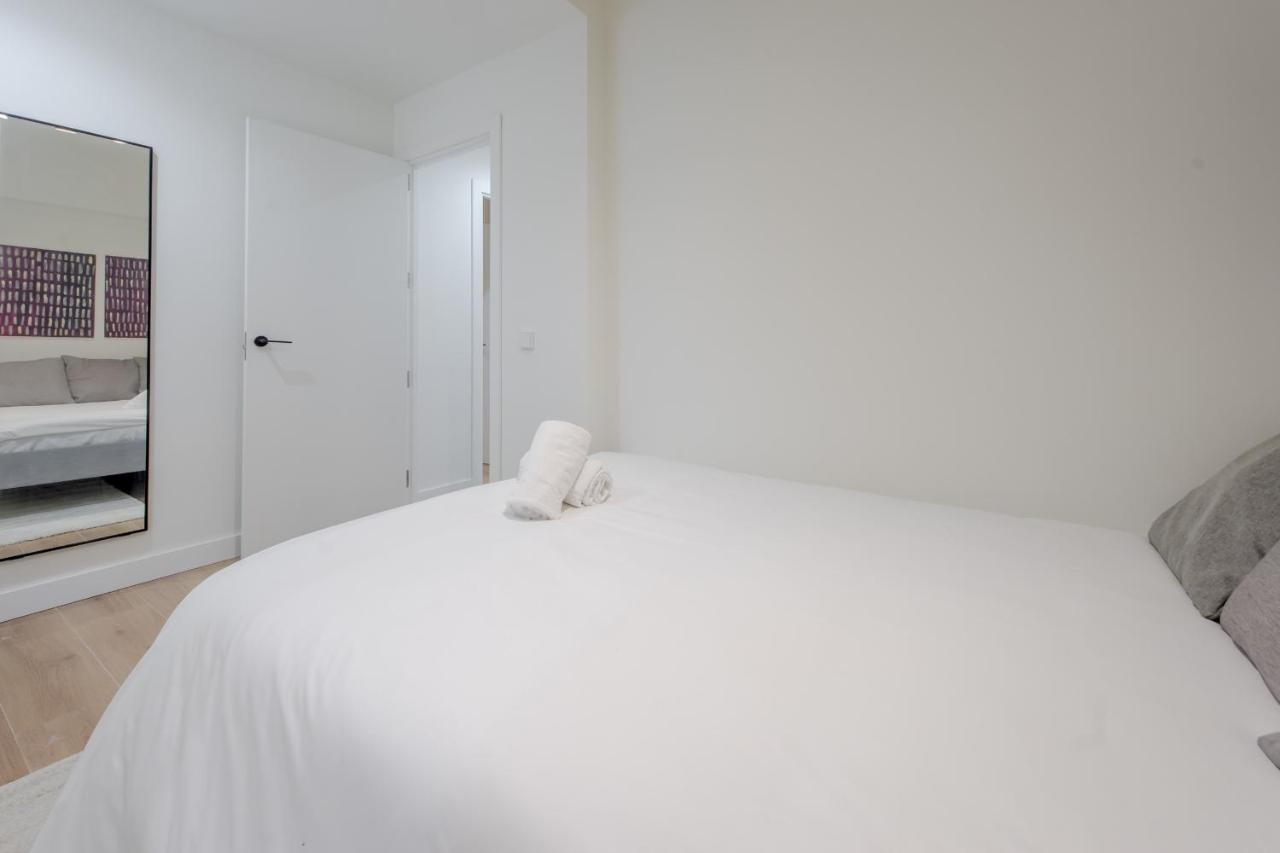 Modern Apt & Cool Interior Design En El Retiro Apartamento Madrid Exterior foto