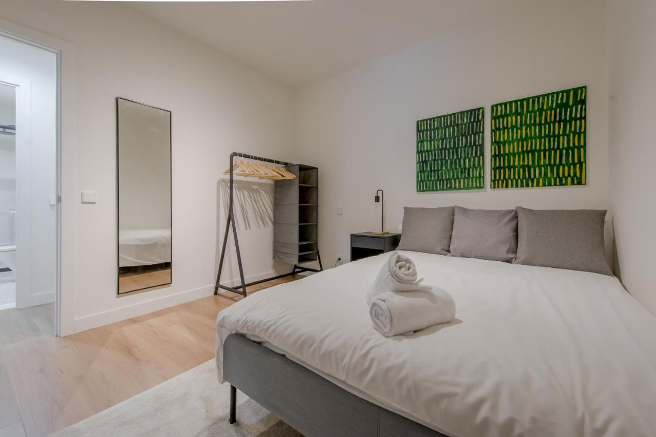 Modern Apt & Cool Interior Design En El Retiro Apartamento Madrid Exterior foto