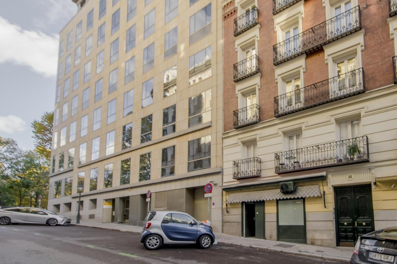 Modern Apt & Cool Interior Design En El Retiro Apartamento Madrid Exterior foto