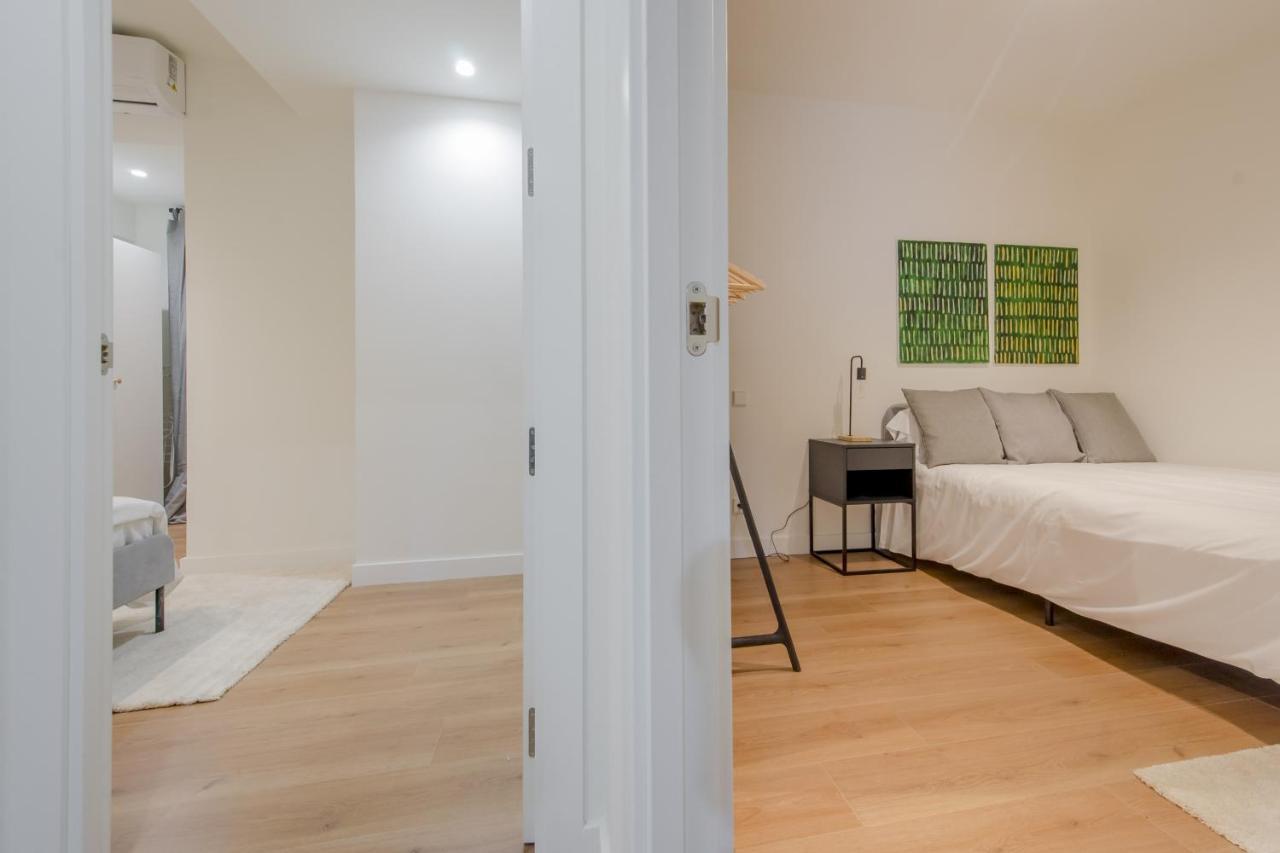 Modern Apt & Cool Interior Design En El Retiro Apartamento Madrid Exterior foto