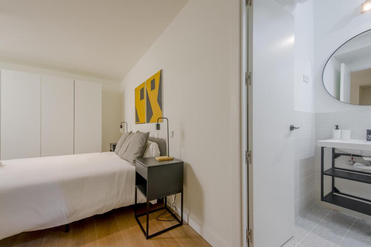 Modern Apt & Cool Interior Design En El Retiro Apartamento Madrid Exterior foto